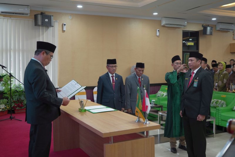 Pelantikan dan Pengambilan Sumpah Jabatan Sekretaris Pengadilan Tinggi Agama Surabaya