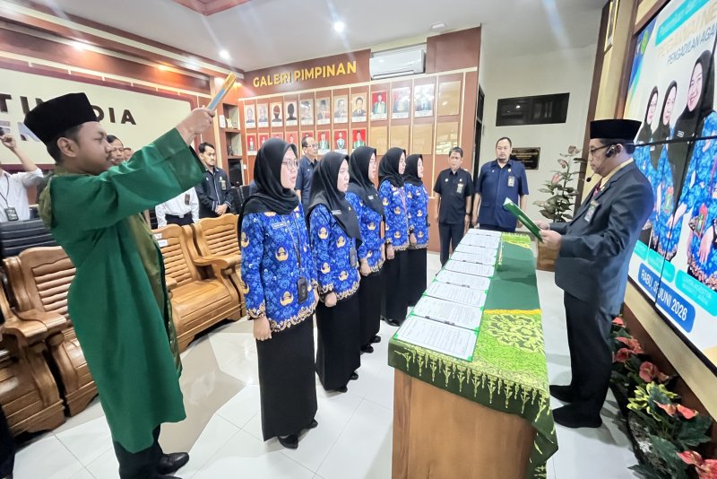 Lima CPNS Resmi Diangkat Menjadi Pegawai Negeri Sipil di Pengadilan Agama Ngawi