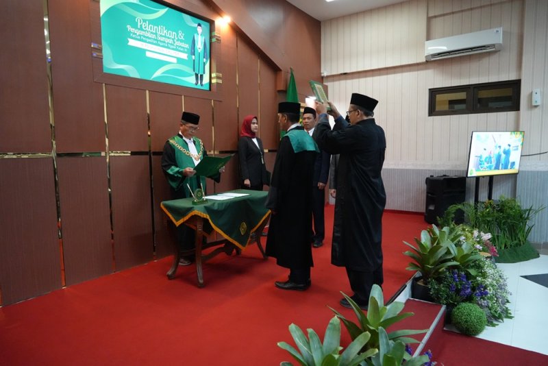 Pengambilan Sumpah Jabatan, Pelantikan, dan Serah Terima Jabatan Ketua Pengadilan Agama Ngawi Berlangsung Khidmat